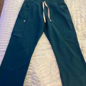 Figs Kade Cargo Scrub Pants